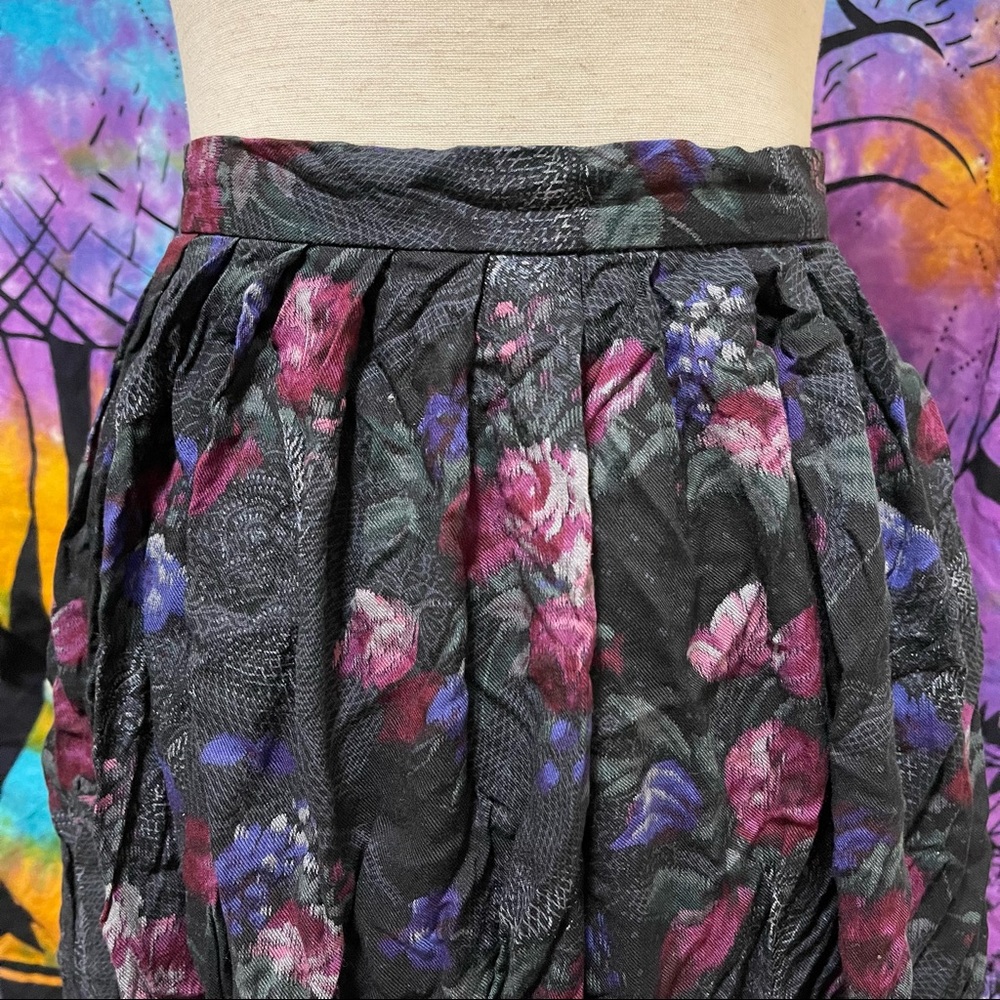 🌈 Vintage lovely rose skirt - Picture 2 of 11